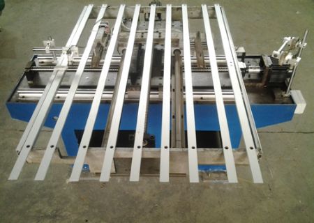 點擊檢查具體信息<br>標題：數控沖床主動送料機 瀏覽次數：2493